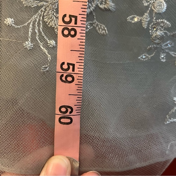 🆕MacDuggal Embroidered Illusion Puff Sleeve Gown|Size 14|$798 Retail|Minor Flaw - Picture 7 of 16